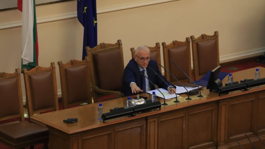 Най възрастният депутат д р Силви Кирилов избран от името