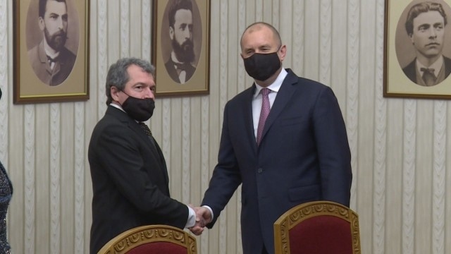 Радев продължава консултациите с парламентарните групи в 47-ото НС