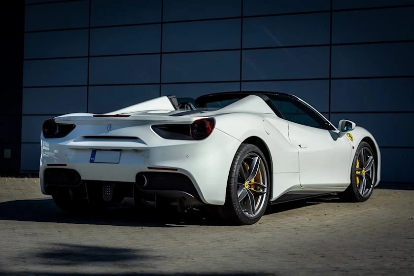 Продава се Ferrari-то на Левандовски