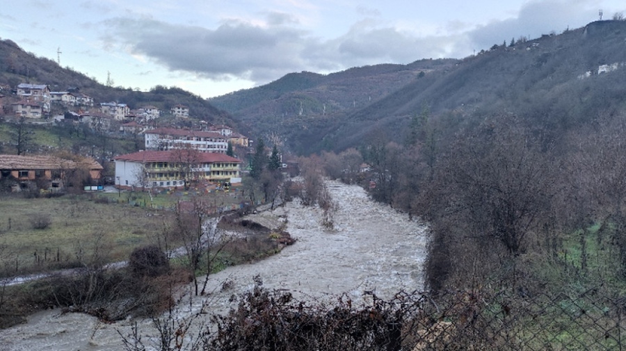 Бедствено положение в три общини в Смолянско заради проливни дъждове