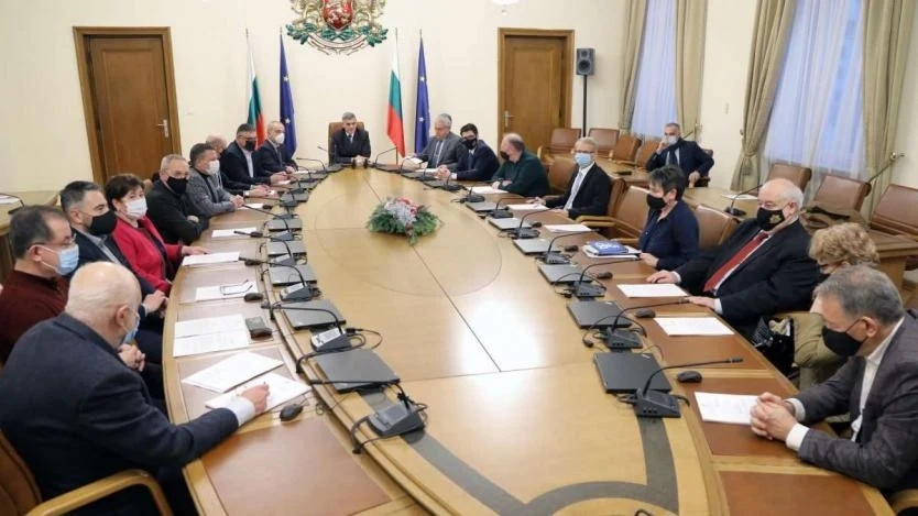 Служебното правителство се събра изненадващо в последния си ден