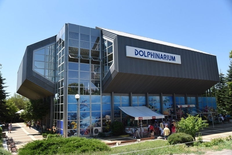 Кметът на Варна бави разширението на Делфинариума