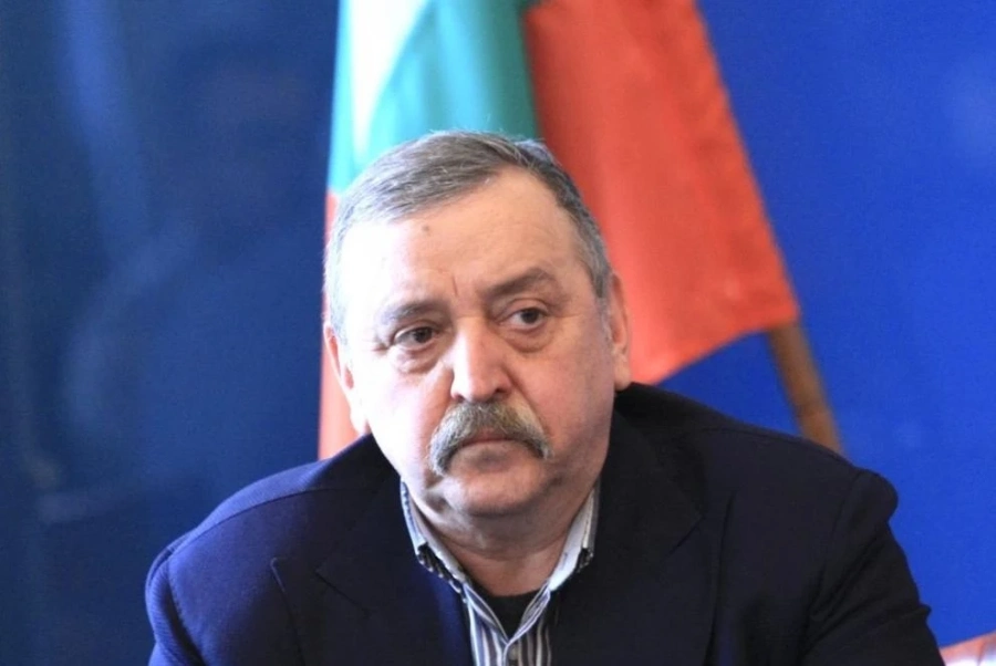 Кантарджиев: Всички ваксинирани с две дози е добре да сложат трета заради Омикрон 