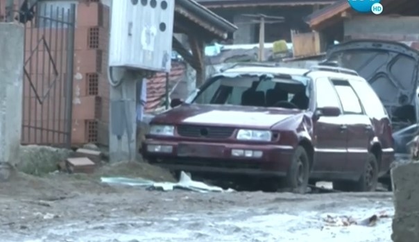 Масов бой с близо 40 души в Дупница, има ранен полицай