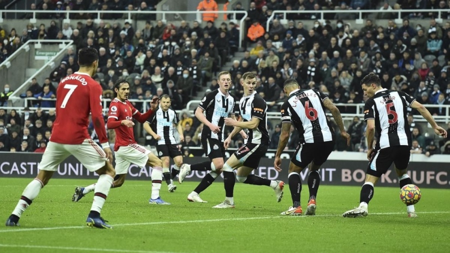 Манчестър Юнайтед продължава с колебанията и при Рангник