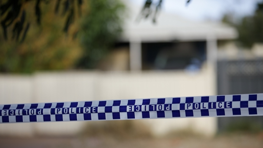 Мъж с експлозиви държи заложници в черногорска банка