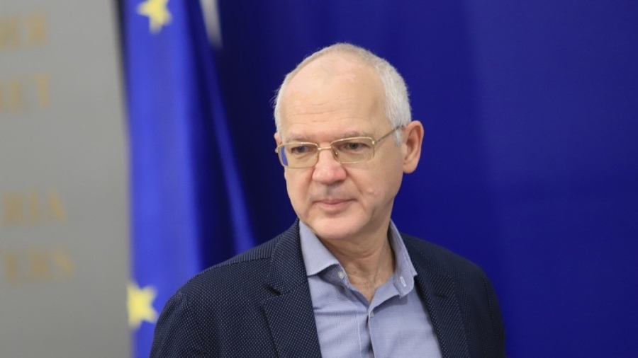 Велев: Задава се цена на тока от около 600 лева, схемата за помощ не е адекватна