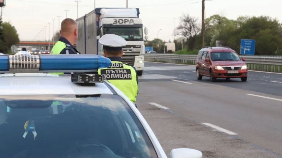 Пътна полиция засилва контрола по пътищата в празничните дни