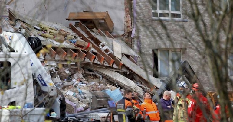 Експлозия разруши жилищна сграда в Белгия, има затрупани и изчезнали хора