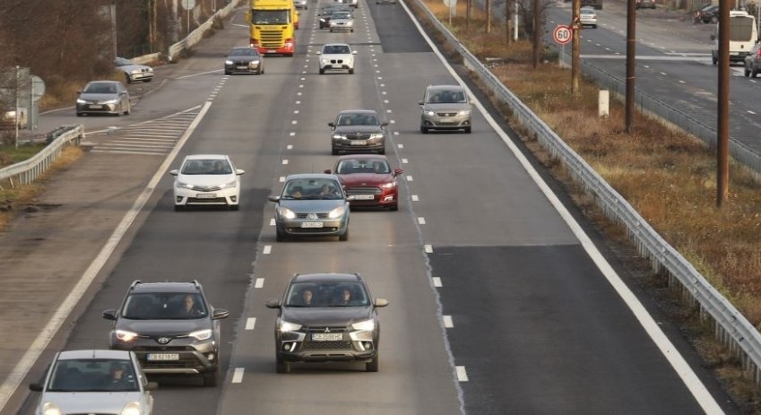 Интензивен трафик в последния от поредицата почивни дни