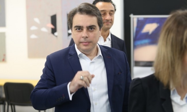 Василев: Да повишаваме зависимостта си от газ означава някой друг да пуска и спира тока в държавата