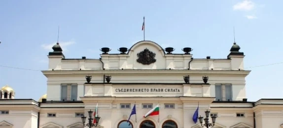 Депутатите решиха: влизат в НС само със зелен сертификат