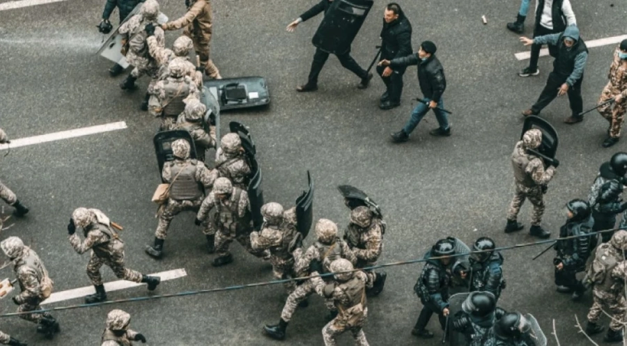 Властите в Казахстан са задържали около 4000 души заради безредиците