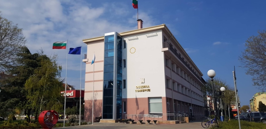 Полиция в община Поморие, разследват се злоупотреби  