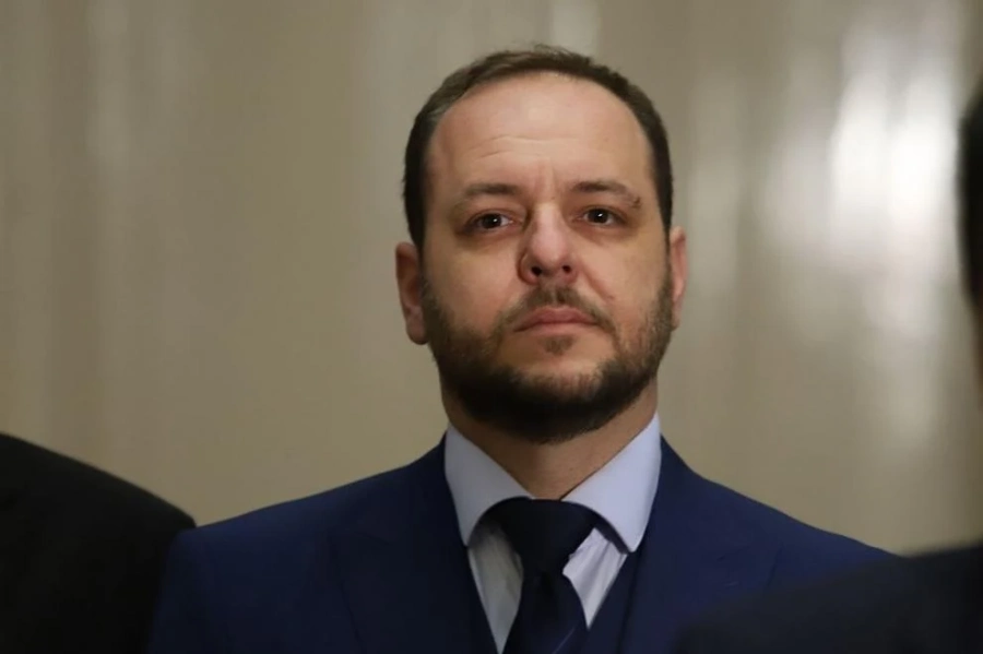 Борислав Сандов обясни кой ще има право на 6 200 евро за електромобил