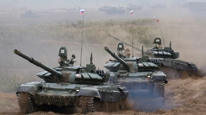 Русия прехвърля военна техника от изток на запад