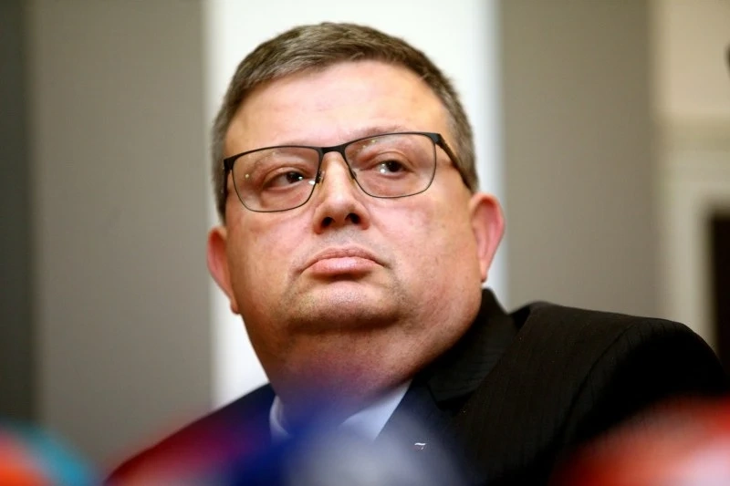 Сотир Цацаров подава оставка