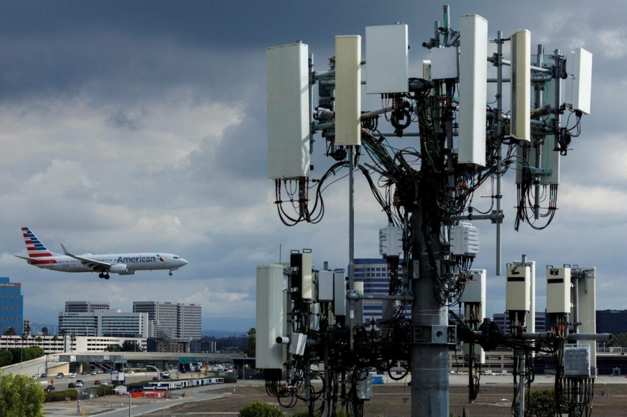 В САЩ: отложиха пускането на 5G мрежата край летищата
