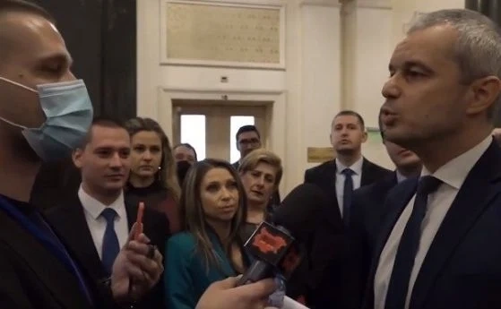 Сблъсък между Костадин Костадинов и журналист в НС