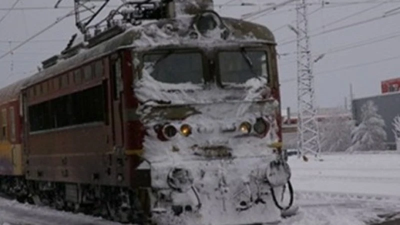 Дерайлиране на локомотиви след сблъсък на два товарни влака в София