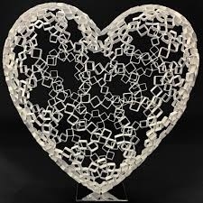 В месеца на любовта и виното Vivacom Art Hall Oborishte 5 предлага лимитирана серия скулптури на СЪРЦА на Райнер Лагеман