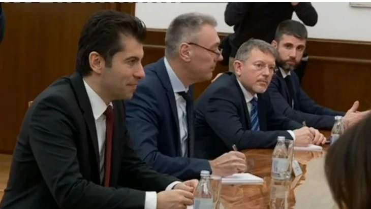 Започна визитата на премиера Кирил Петков в Сърбия (ВИДЕО)