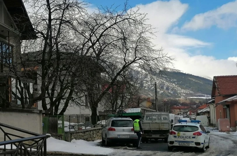 Спецакция в село Антон, има задържани