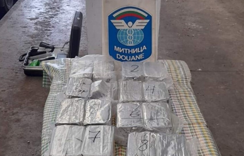 Хванаха хероин за над 1 млн. лева в камион на Капитан Андреево