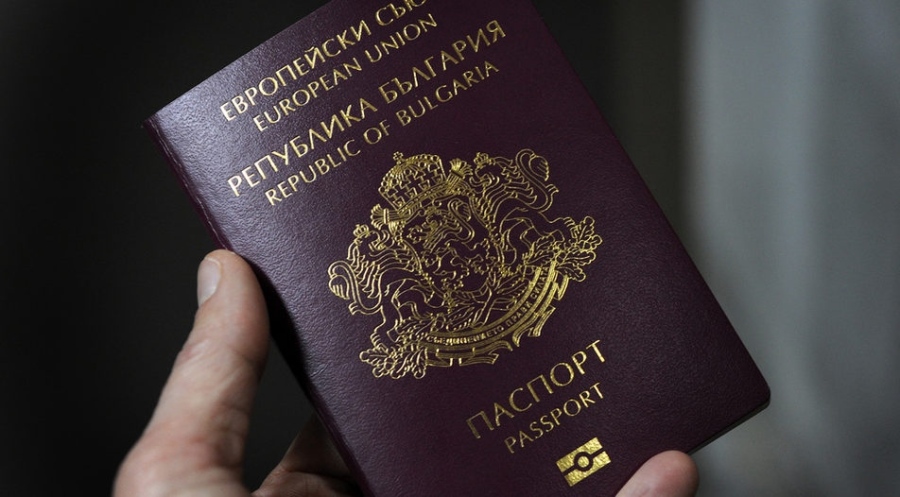 Румен Радев: Трябва да се спре практиката на издаване на т.нар. златни паспорти