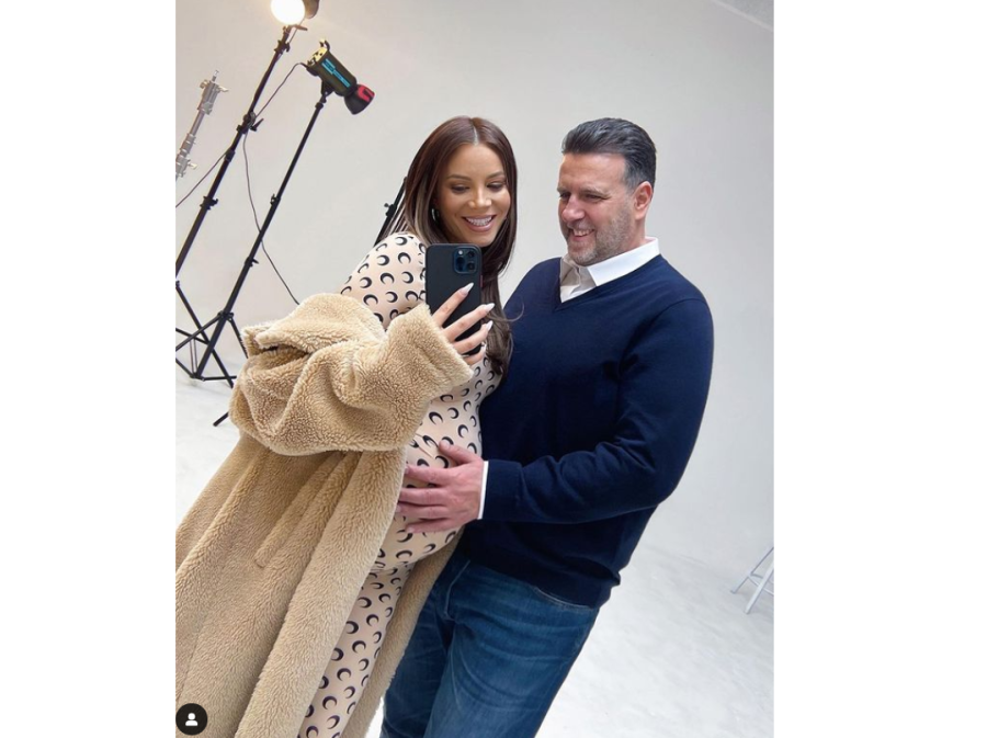 Джорджина се казва бебето на Емилия