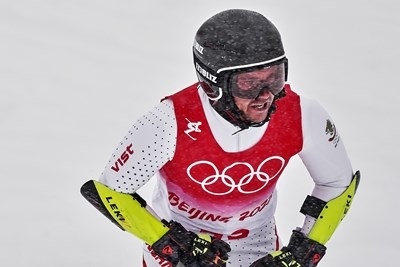 Алберт Попов завърши 17-и в гигантския слалом в Пекин