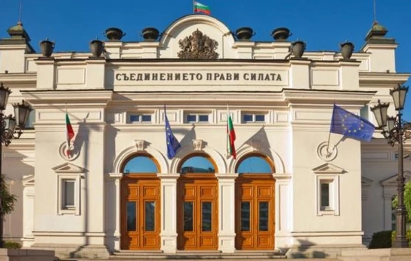 Възнагражденията на депутатите вече гонят 10 000 лева месечно