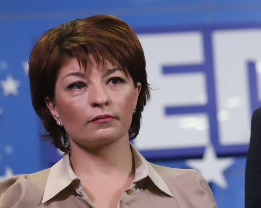 Десислава Атанасова: Ще работим за достигане на 2% БВП за отбрана