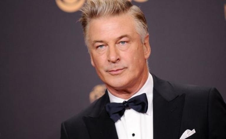 Семейството на загиналата операторка съди Алек Болдуин