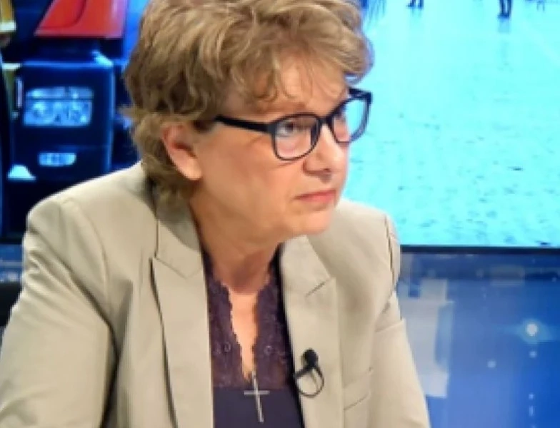Комитова: Караджов трябва да намери 84 укрепени свлачища или ще търсим парите към хазната