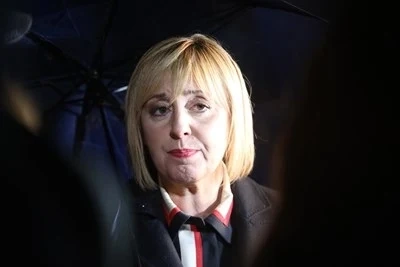 Манолова: Да бяха наложили мораториум и върху заплатите си