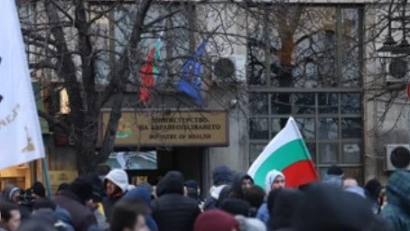 Възраждане отново излиза на протест