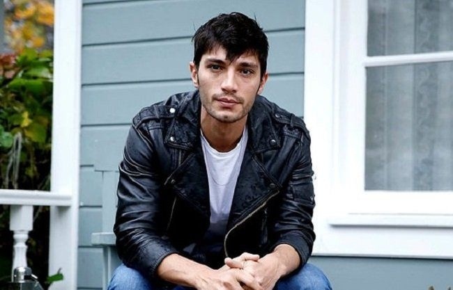 Новата звезда от  турските сериали Илхан Шен е родом от Шумен