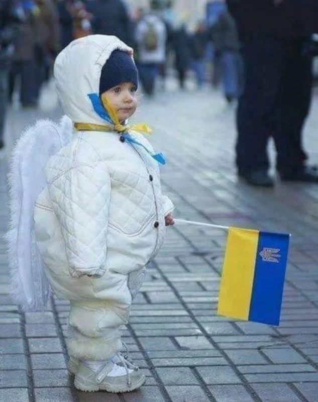 Войната в Украйна през очите на невинните в снимки
