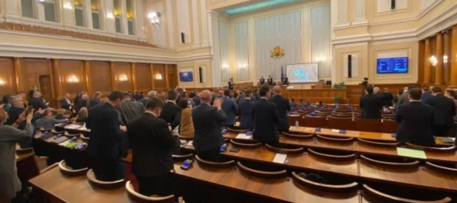 Депутатите приеха бюджет 2022 с аплодисменти