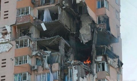Руска ракета порази жилищен блок в Киев