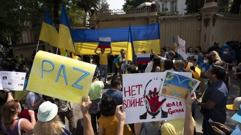 Протести срещу войната се провеждат от Москва до Сеул