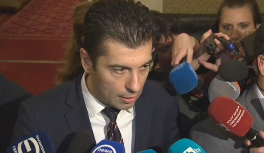 Петков: Пращаме само хуманитарна помощ в Украйна