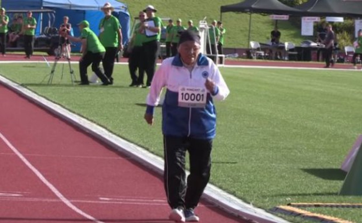 102 годишен тайландец спечели бягане на 100 метра за четвърти