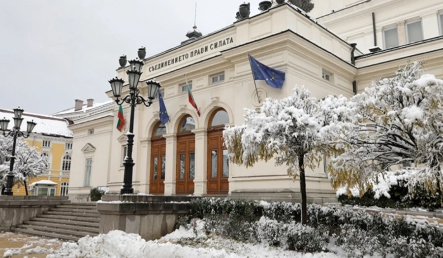 Парламентът се събира извънредно