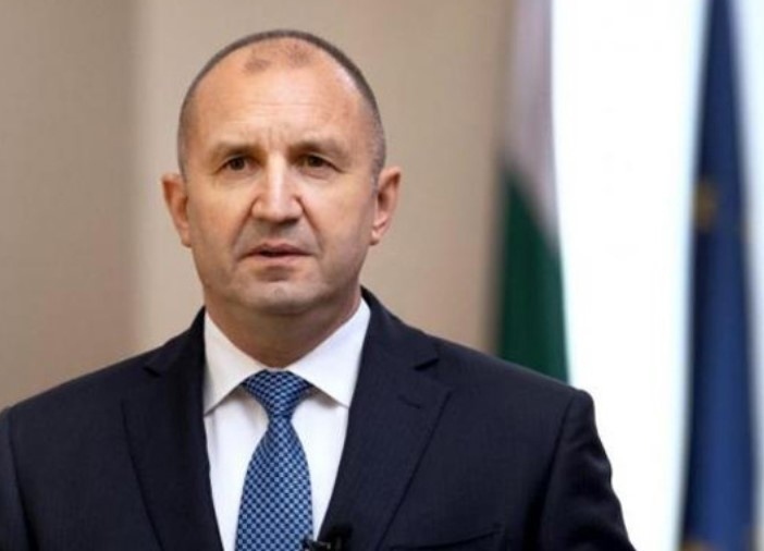 Президентът: Честит празник, скъпи български жени