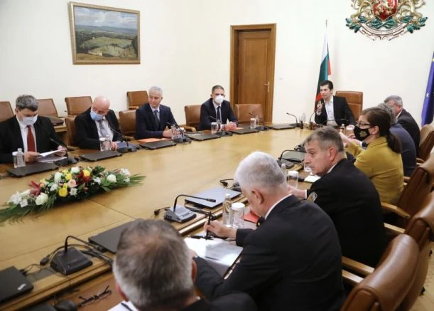 Петков: Отпускаме пари за зърното и за украинските бежанци