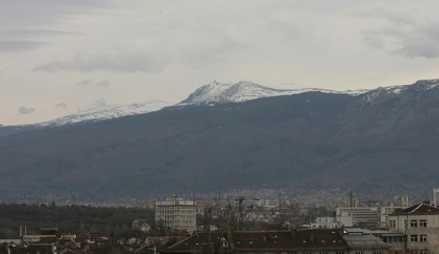 Днес облачно на места с валежи от сняг