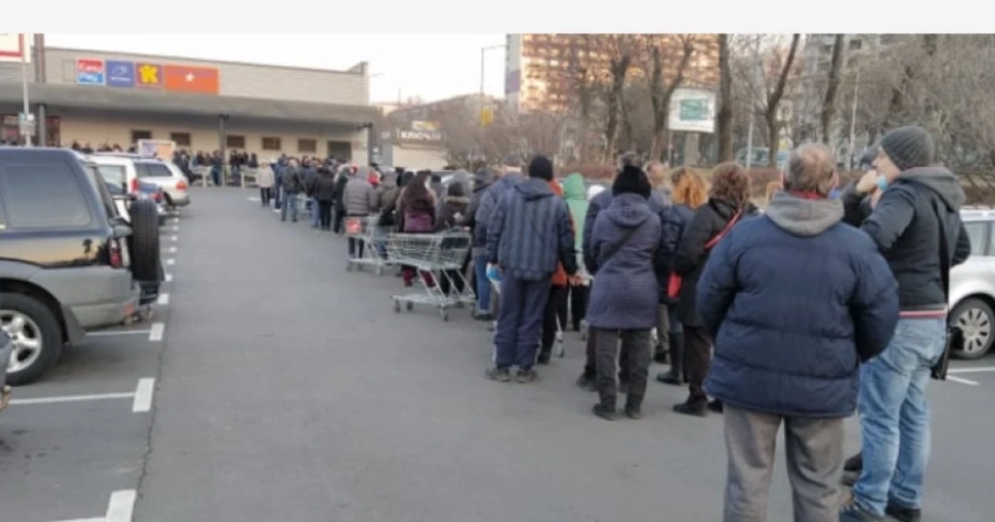 Мъж почина, докато чака на опашка за олио