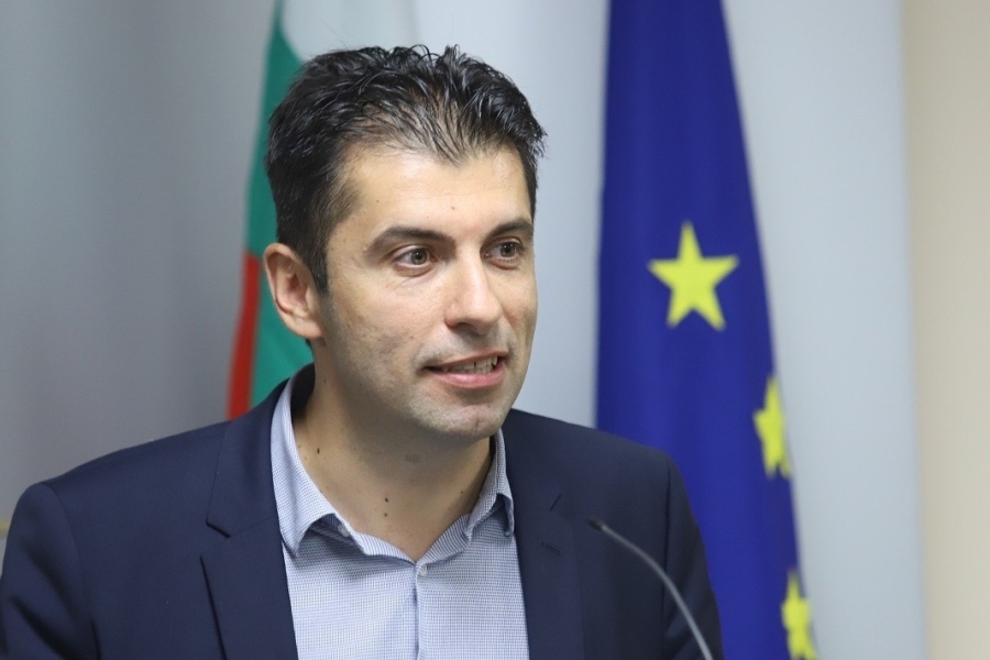 Кирил Петков ще посети гранични пунктове заради бежанците от Украйна